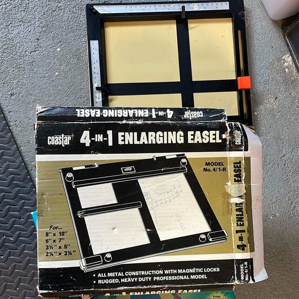 Enlarging easels